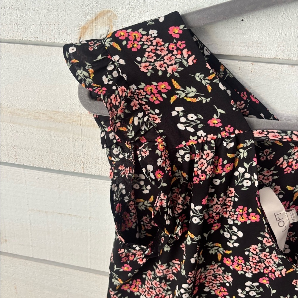 LOFT NWT Floral Black Top with Flutter sleeves . - Picture 9 of 11